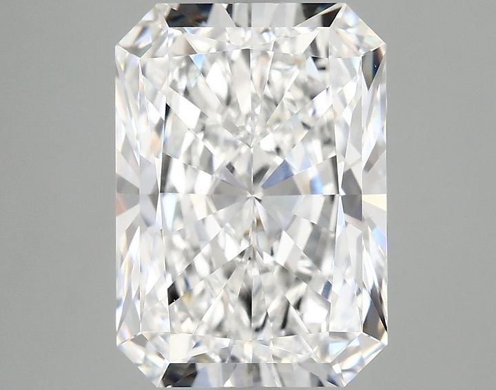 4.74 Carat Radiant Shaped Ideal Cut VVS2 IGI Certified Lab Grown Diamond
