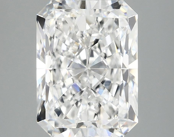3.89 Carat Radiant Shaped Excellent Cut VS2 IGI Certified Lab Grown Diamond