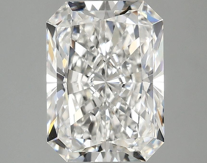 2.82 Carat Radiant Shaped Excellent Cut VS1 IGI Certified Lab Grown Diamond