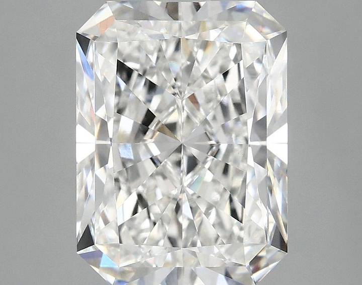 3.95 Carat Radiant Shaped Excellent Cut VVS2 IGI Certified Lab Grown Diamond