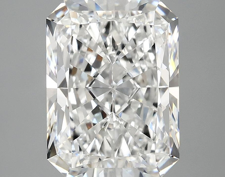 4.01 Carat Radiant Shaped Excellent Cut VVS2 IGI Certified Lab Grown Diamond