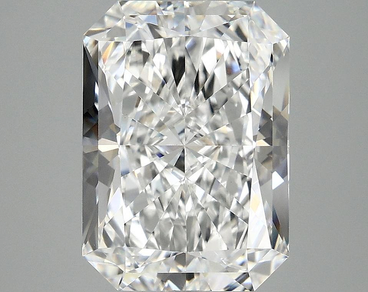 4.0 Carat Radiant Shaped Ideal Cut VVS2 IGI Certified Lab Grown Diamond