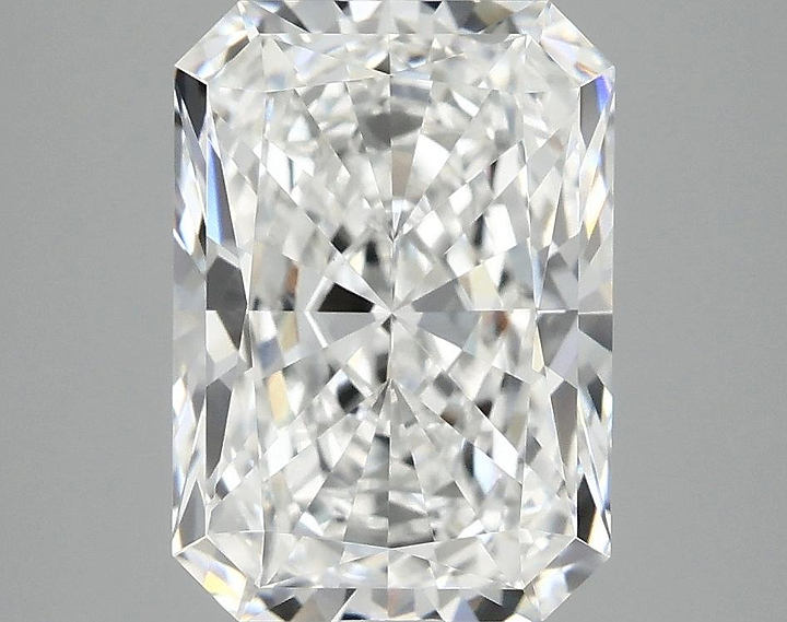 3.82 Carat Radiant Shaped Ideal Cut VVS2 IGI Certified Lab Grown Diamond