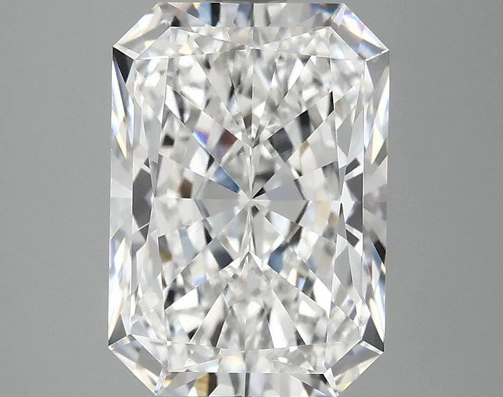 3.85 Carat Radiant Shaped Ideal Cut VVS2 IGI Certified Lab Grown Diamond