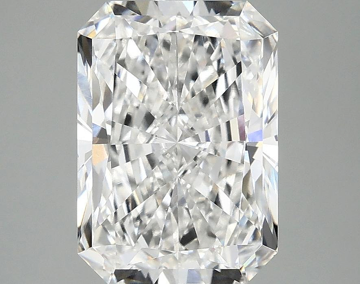 3.1 Carat Radiant Shaped Ideal Cut VVS2 IGI Certified Lab Grown Diamond