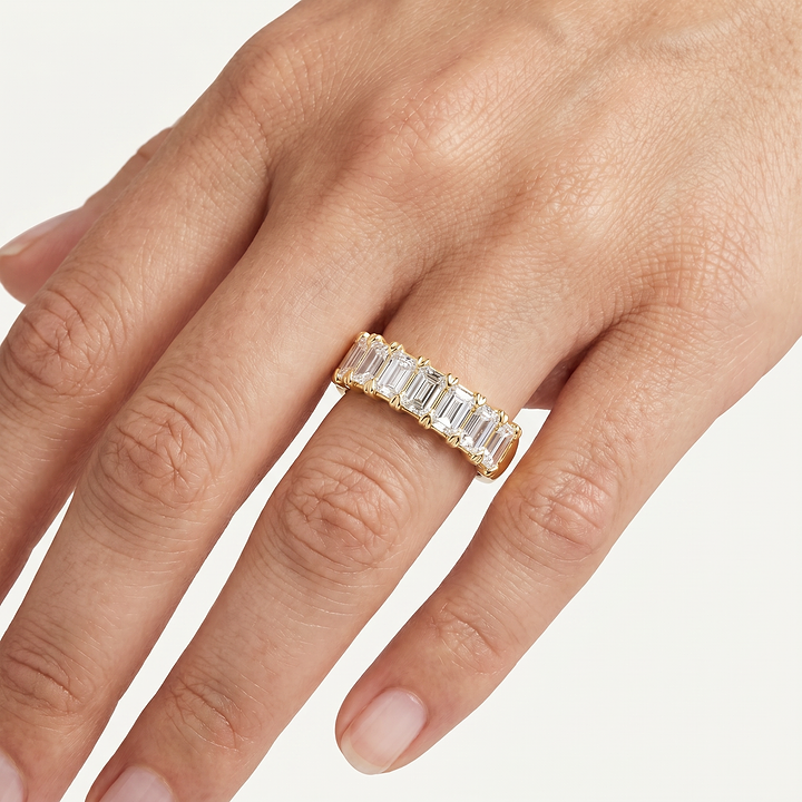 _lifestyle_image@SKU:A1173-LADE01000004Y #metal_10k-yellow-gold+origin_lab-grown+quality_g-si