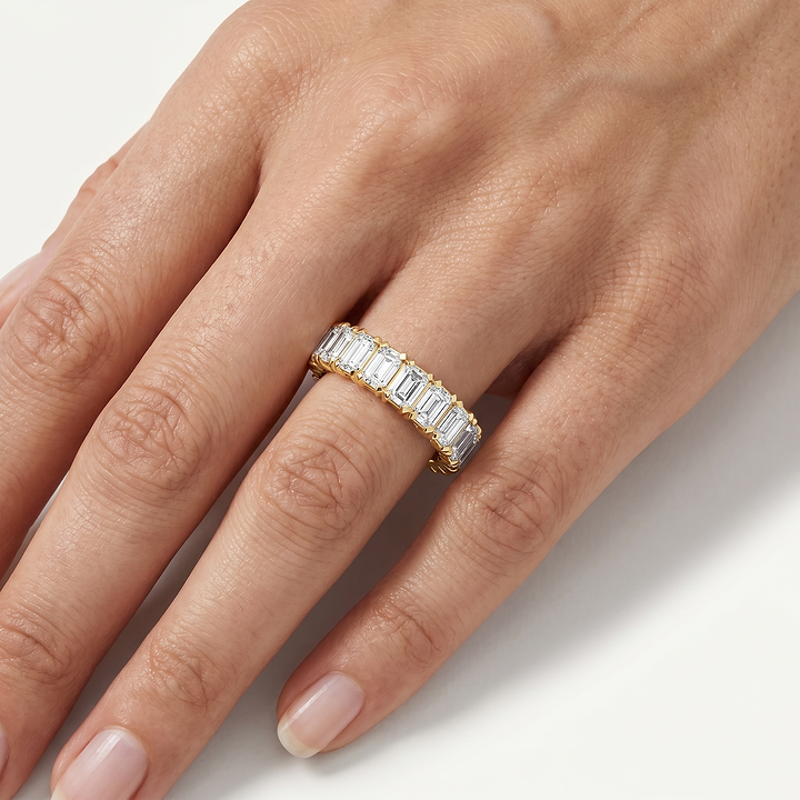 _lifestyle_image@SKU:T1731-LADE02000004Y #metal_10k-yellow-gold+origin_lab-grown+quality_g-si