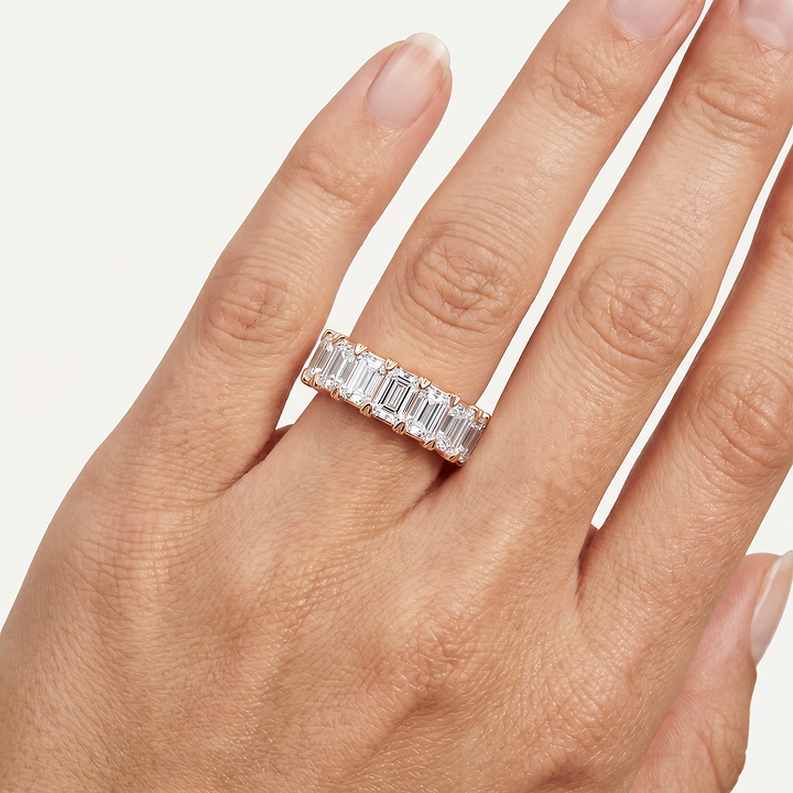 _lifestyle_image@SKU:A1173-LADE03000004P #metal_10k-rose-gold+origin_lab-grown+quality_g-si