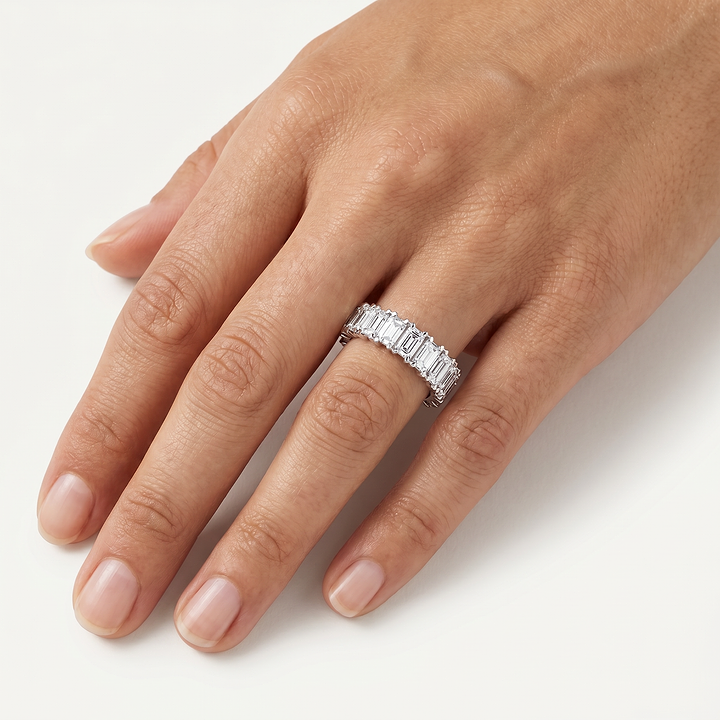 _lifestyle_image@SKU:T1731-LADE03120004W #metal_10k-white-gold+origin_lab-grown+quality_g-si