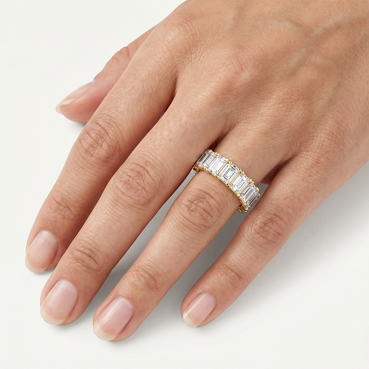 _lifestyle_image@SKU:T1731-LADE04080004Y #metal_10k-yellow-gold+origin_lab-grown+quality_g-si