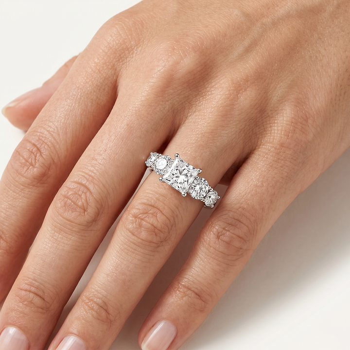 _lifestyle_image@SKU:R0324-NADP0100000PL #metal_platinum+origin_lab-grown+quality_ef-vs2+