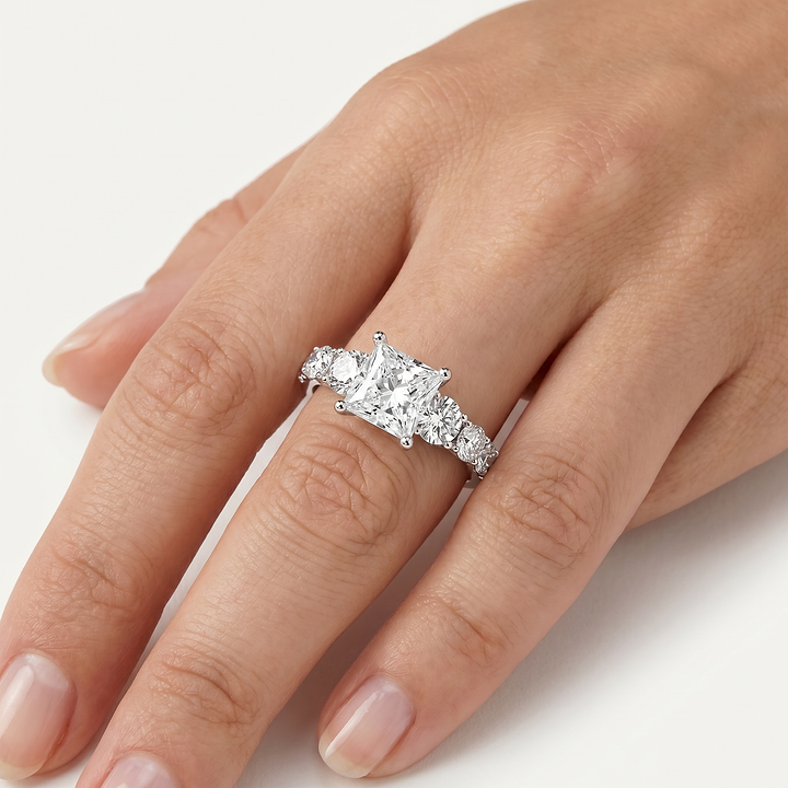 _lifestyle_image@SKU:R0324-NADP03000004W #metal_14k-white-gold+origin_lab-grown+quality_ef-vs2+