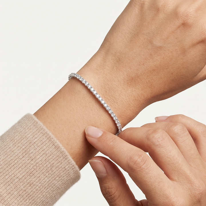 _lifestyle_image@SKU:B740K-LADR02000004W #metal_10k-white-gold+origin_lab-grown+quality_g-si