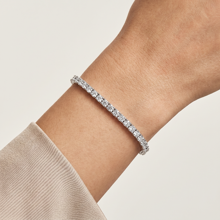 _lifestyle_image@SKU:B740K-LADR0400000DW #metal_silver+origin_lab-grown+quality_g-si
