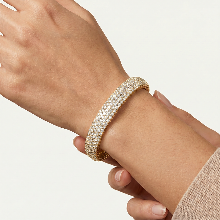 _lifestyle_image@SKU:B1470-LADR05000004Y #metal_10k-yellow-gold+origin_lab-grown+quality_g-si