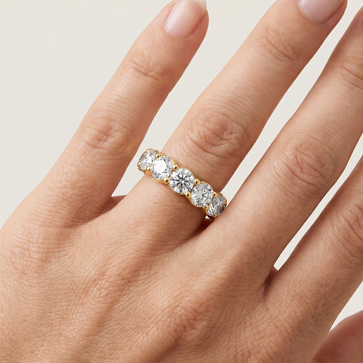 _lifestyle_image@SKU:T2986-LADR05180004Y #metal_10k-yellow-gold+origin_lab-grown+quality_g-si