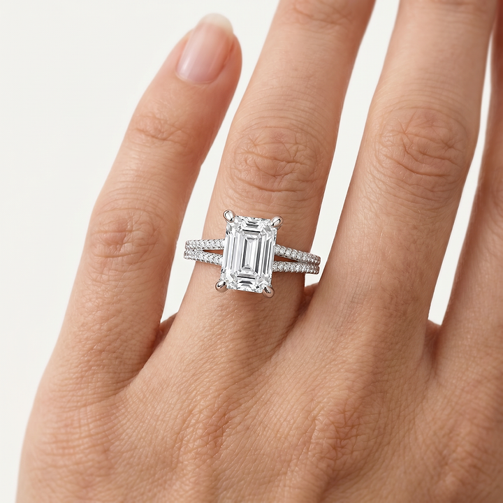 _lifestyle_image@SKU:R1939-LGDE03000004W #metal_14k-white-gold+origin_lab-grown+quality_ef-vs2+