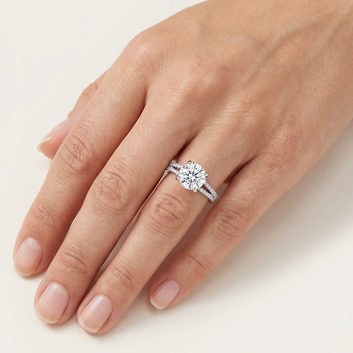 _lifestyle_image@SKU:R1939-LADR02000004W #metal_10k-white-gold+origin_lab-grown+quality_g-si