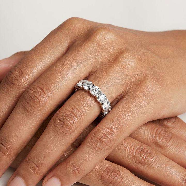 _roll_image@SKU:T2986-LADR05180004W #metal_10k-white-gold+origin_lab-grown+quality_g-si