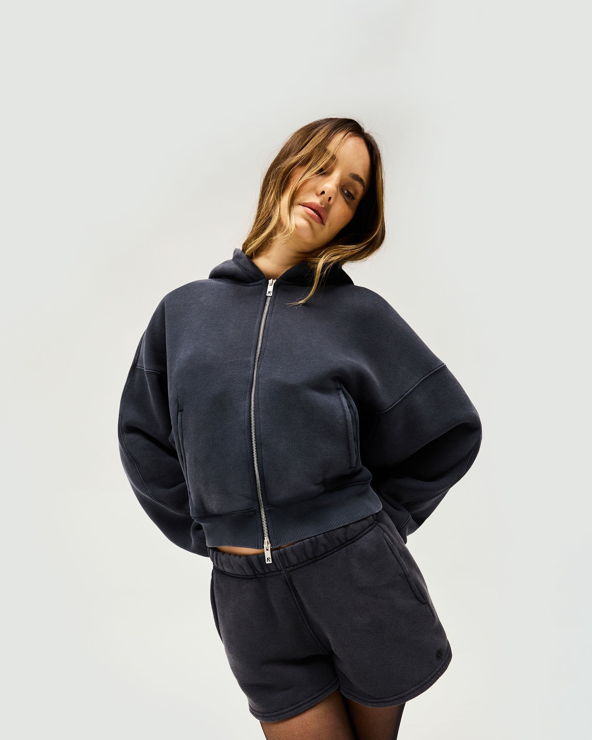 Initial Oversized Crop Hoodie - Verwaschenes Schwarz