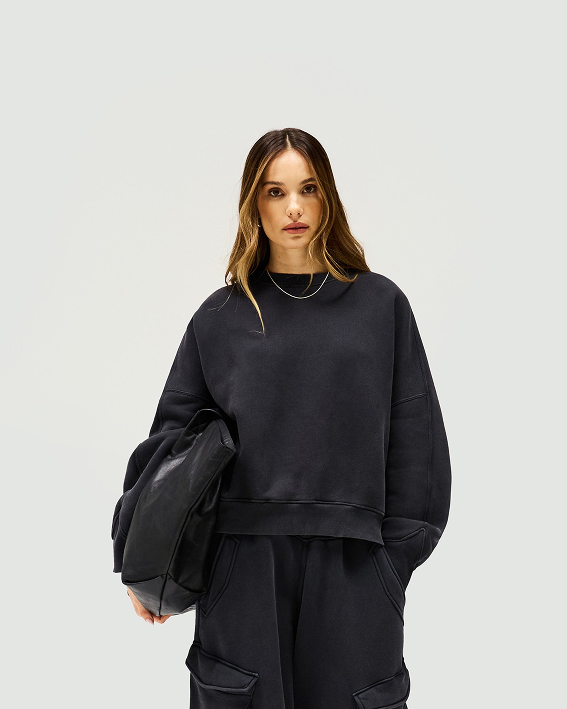 Initial V Notch Sweater - Waschschwarz