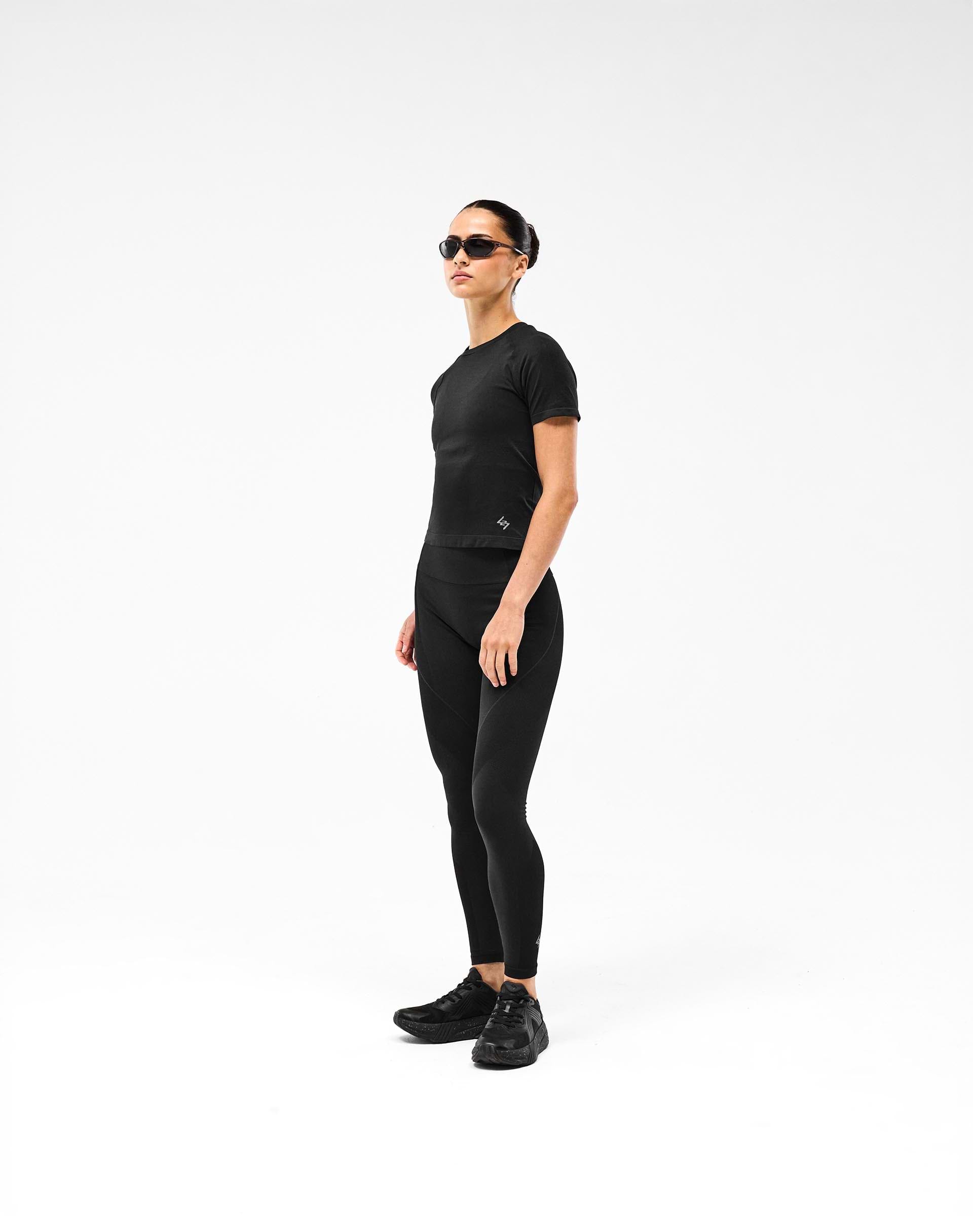 247_Ease_Seamless_Perforated_T-Shirt_-_Black_04.jpg