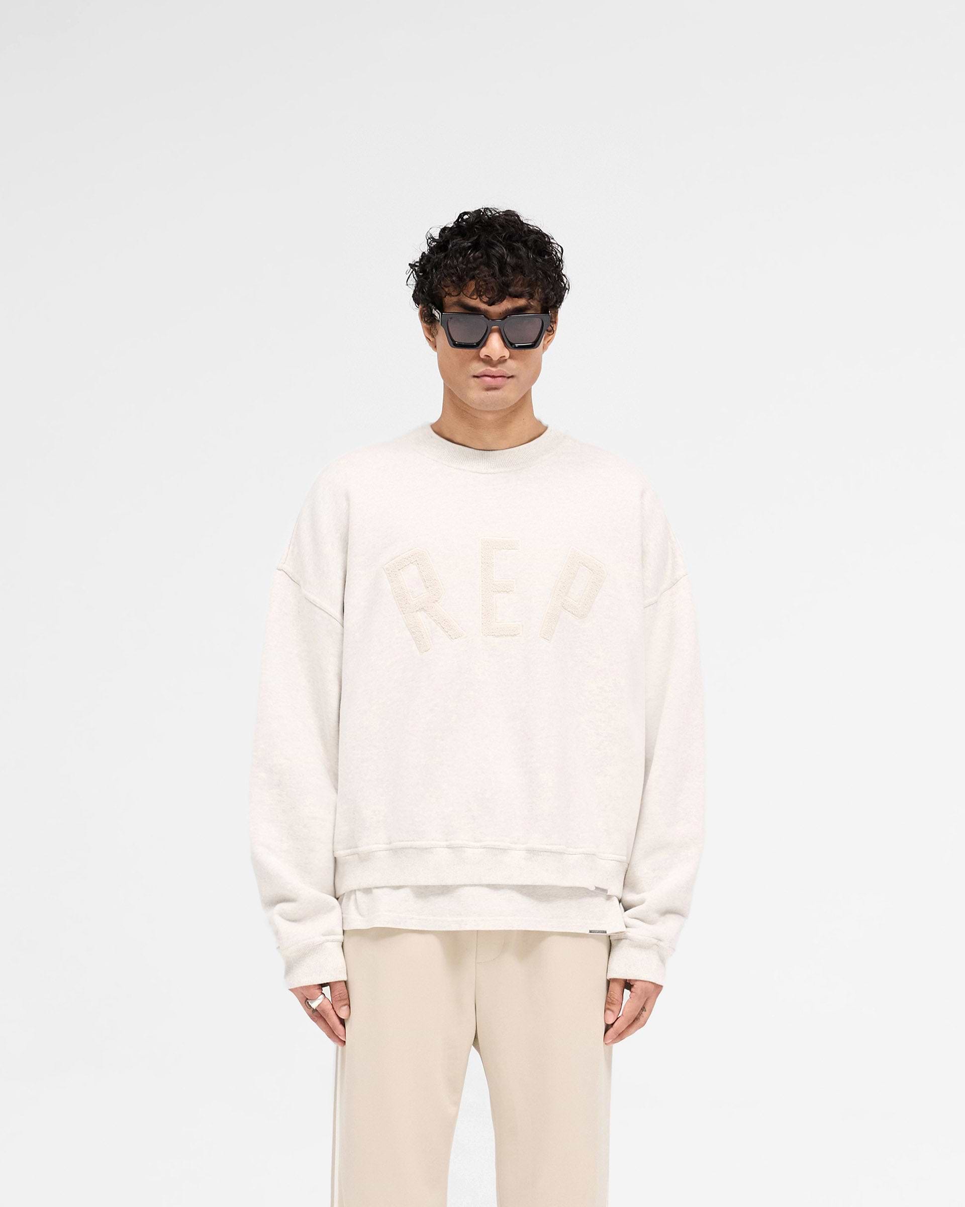 Rep Applique Sweater - Crema Jaspeado