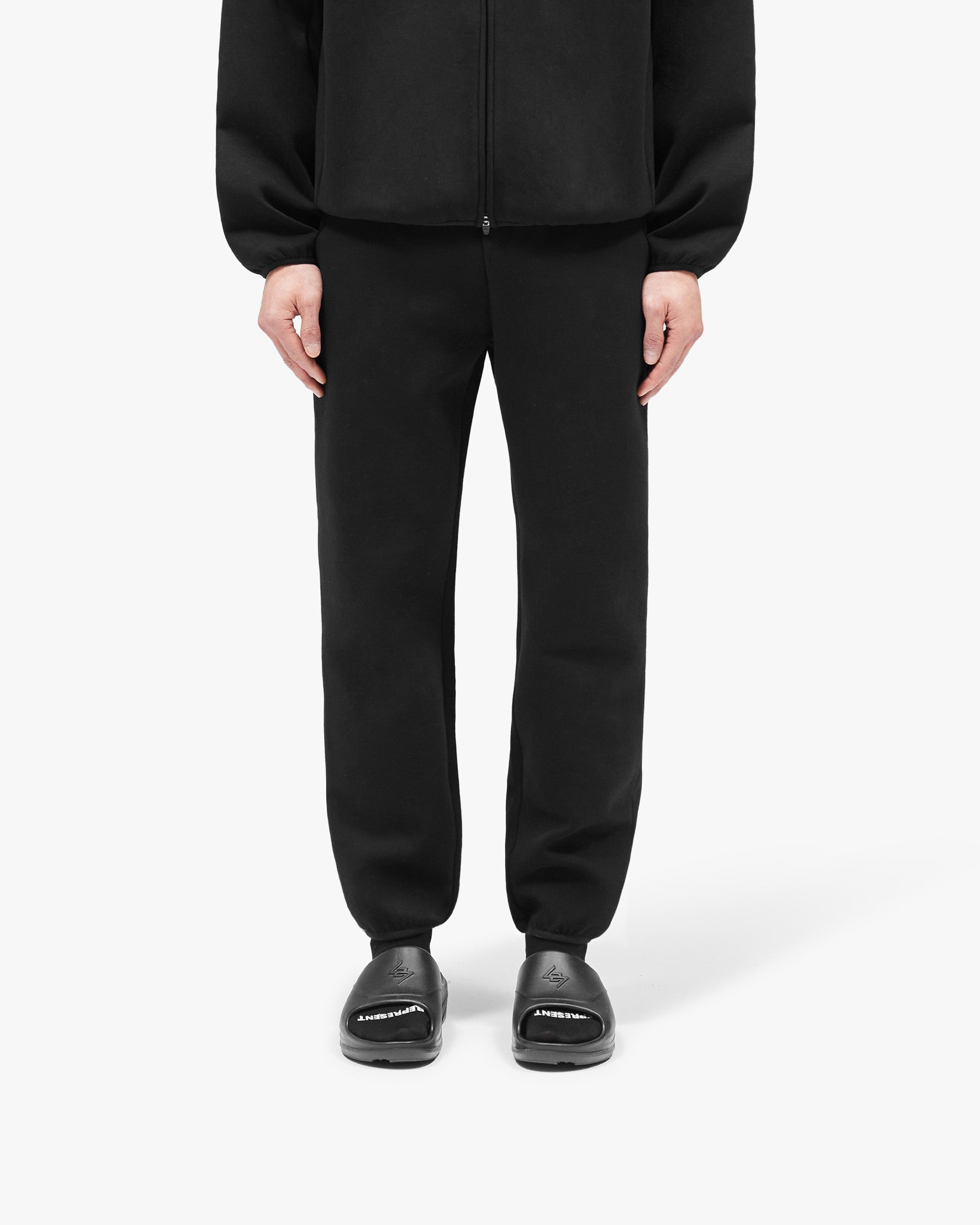 247_Form_Sweatpant_-_Jet_Black_03.jpg