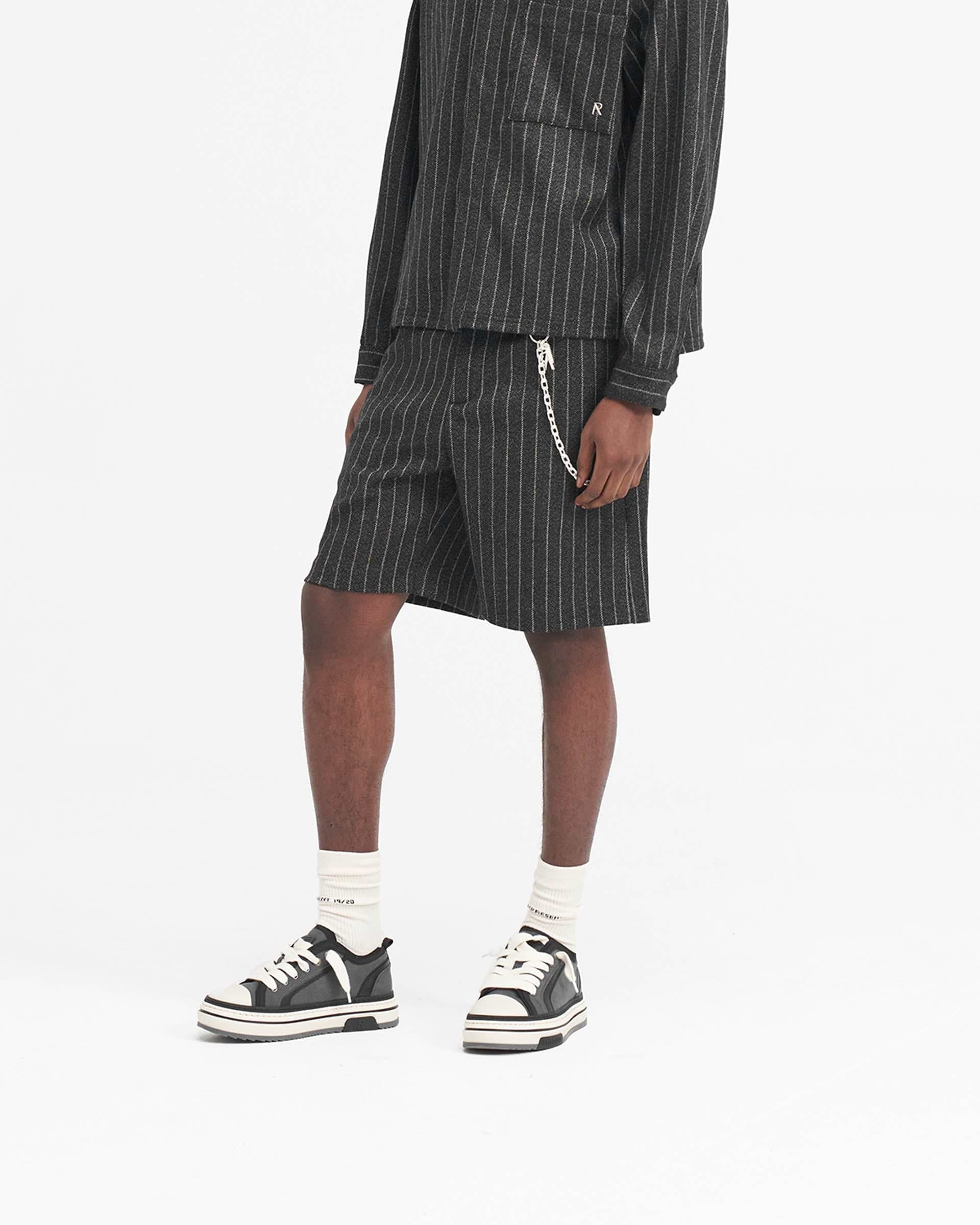 Tailored Short - Schwarzer Nadelstreifen