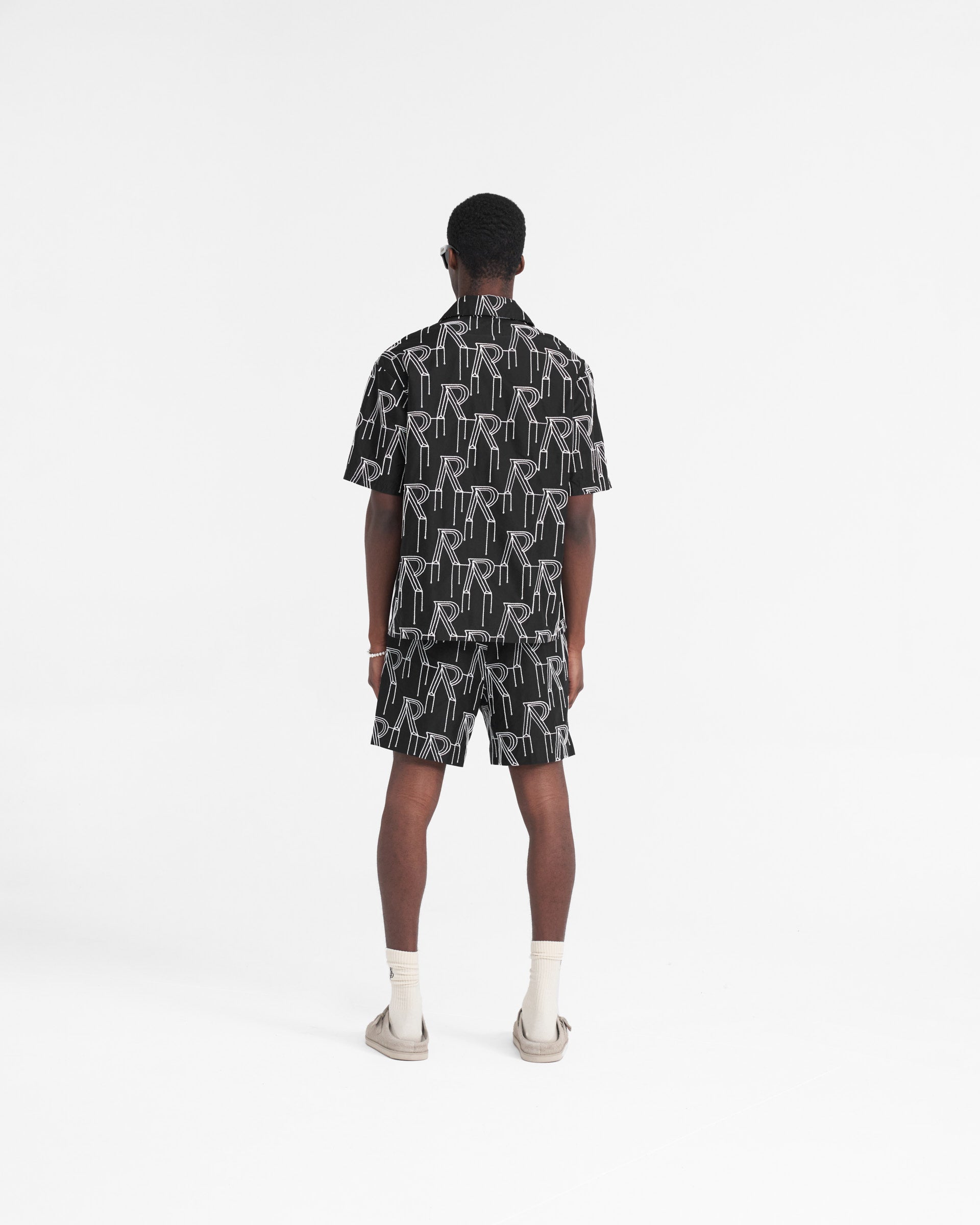 Embroidered Initial Tailored Short - Schwarz