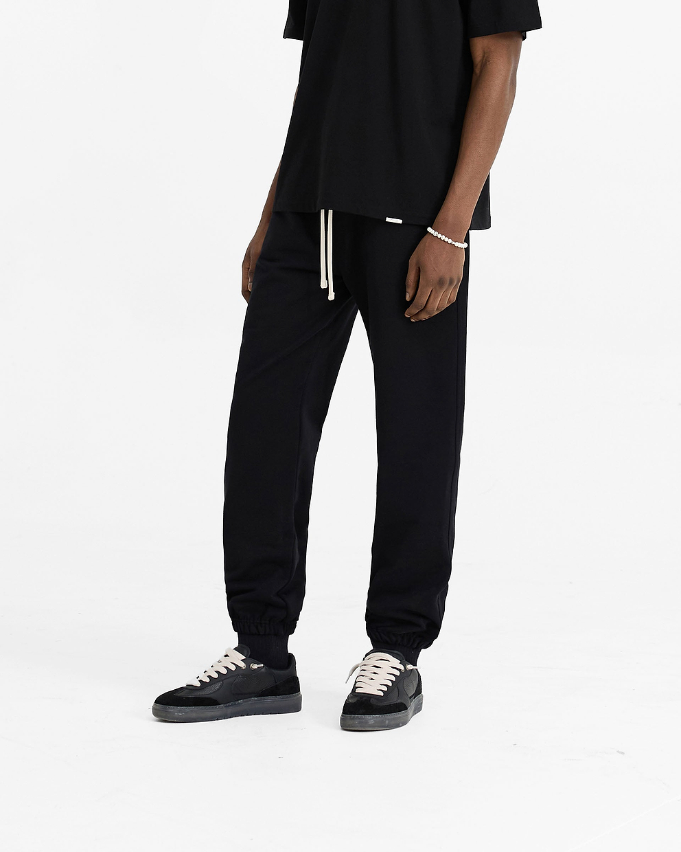 Initial Cuffed Sweatpant - SCHWARZ