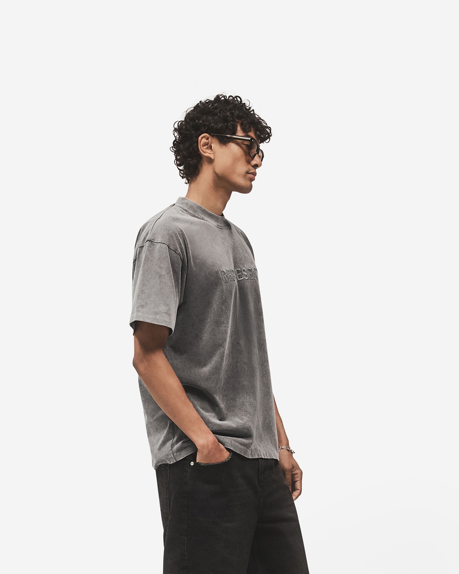 Embroidered Serif Logo T-Shirt - Vintage Grau