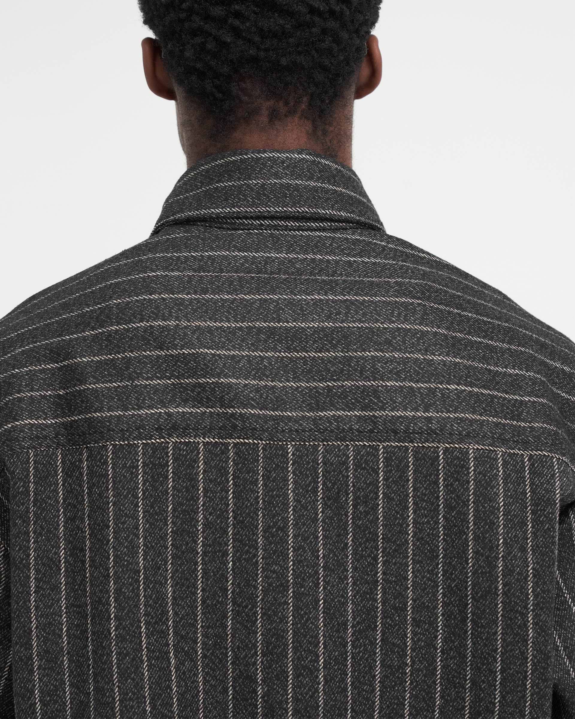 Cropped Dress Shirt - Schwarzer Nadelstreifen