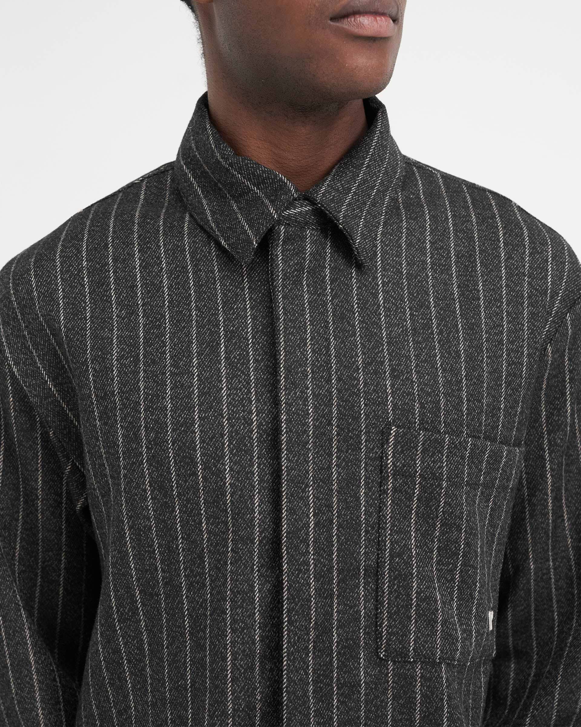 Cropped Dress Shirt - Schwarzer Nadelstreifen