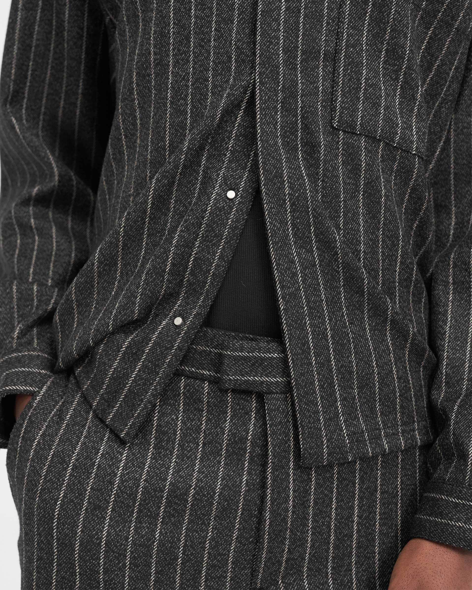 Cropped Dress Shirt - Schwarzer Nadelstreifen