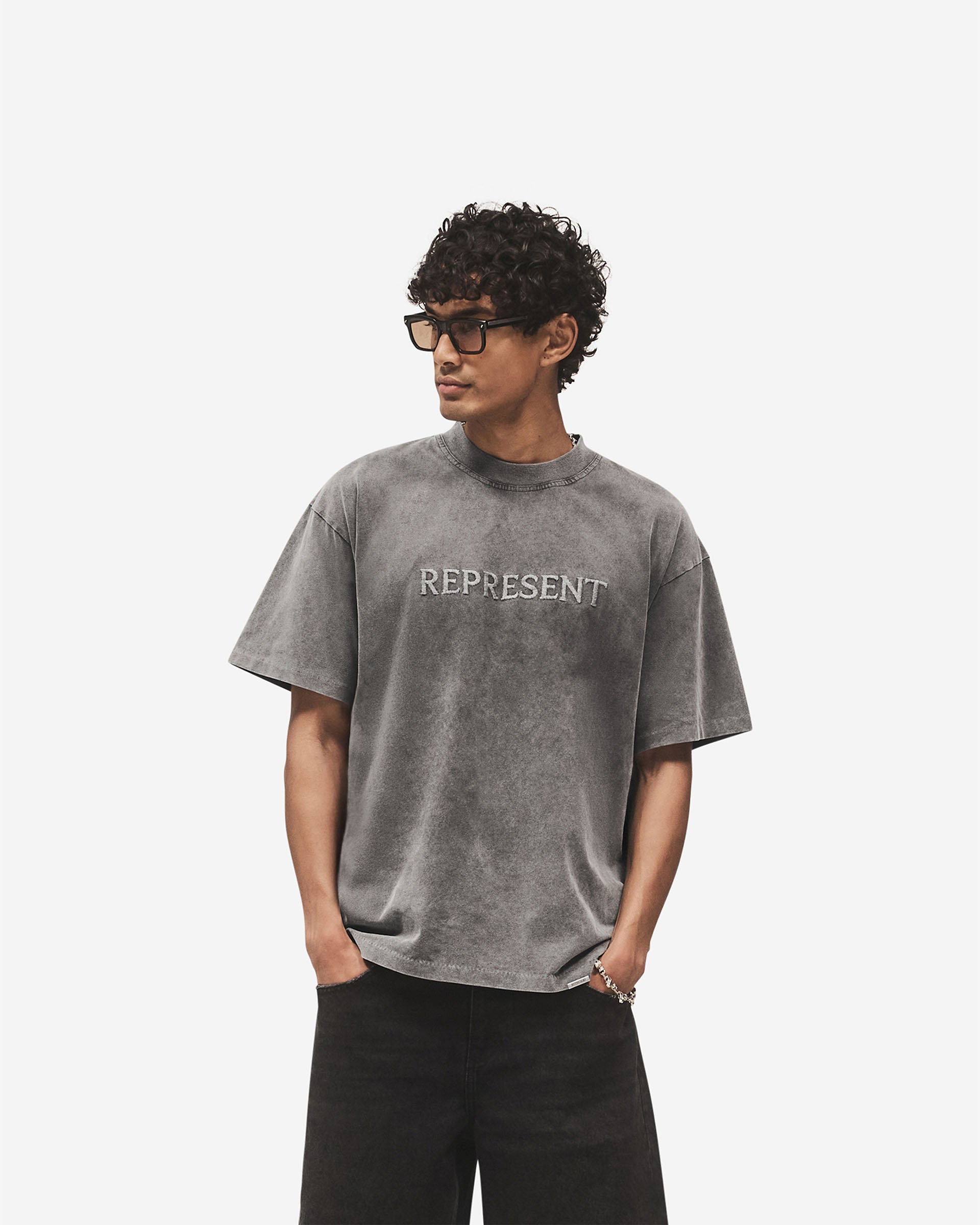 Embroidered Serif Logo T-Shirt - Vintage Grau
