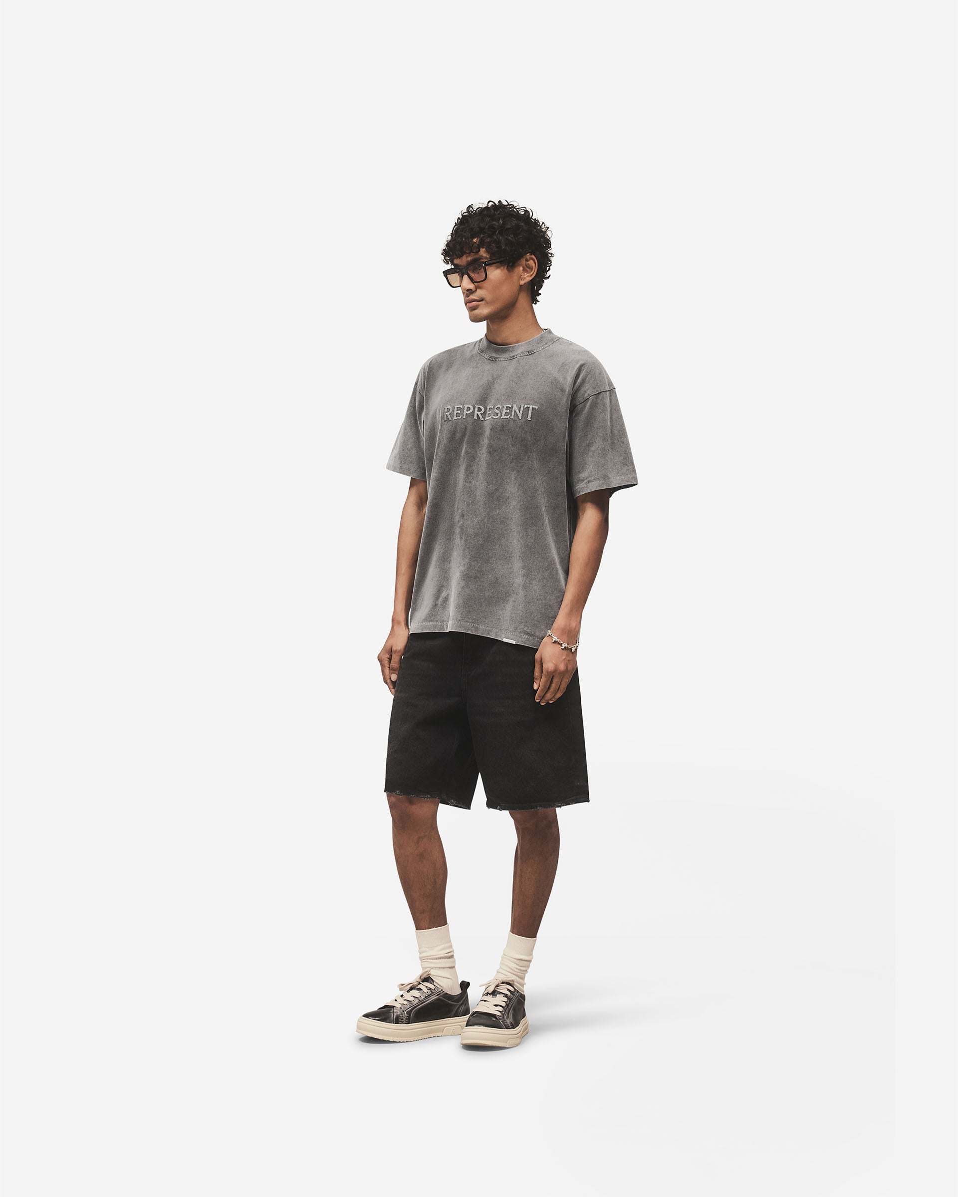 Embroidered Serif Logo T-Shirt - Vintage Grau