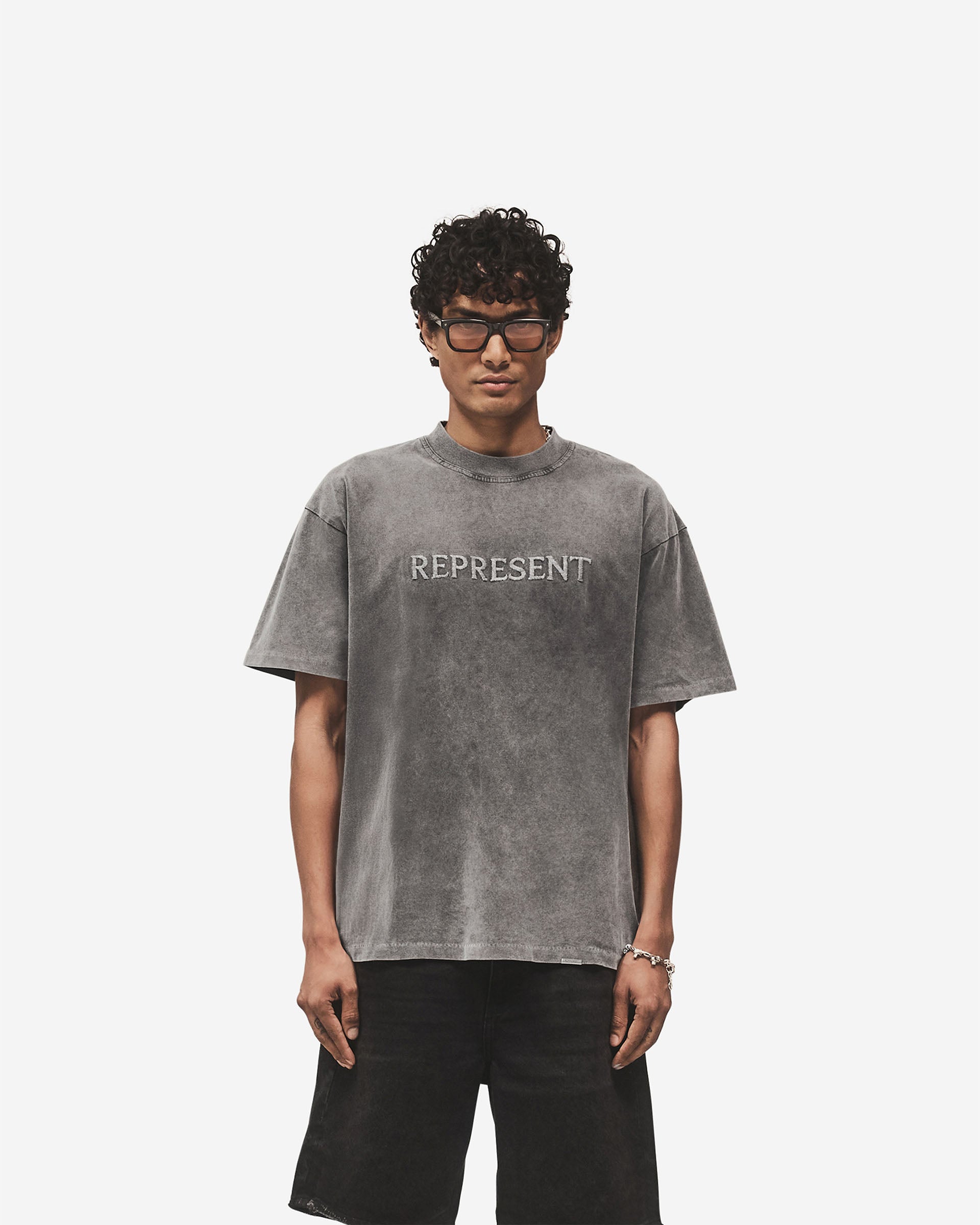 Embroidered Serif Logo T-Shirt - Vintage Grau