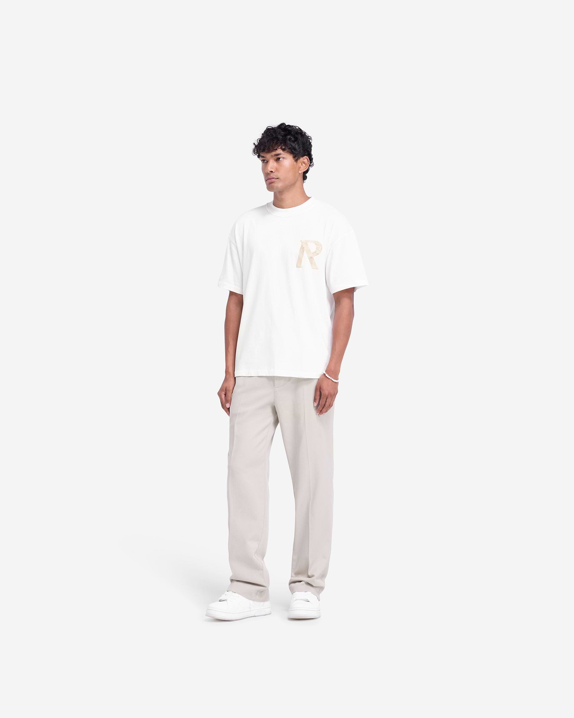 【関税込み】Represent ホワイト Masking Tape Initial Tシャツ Masking Tape Initial T-Shirt | Flat White | REPRESENT
