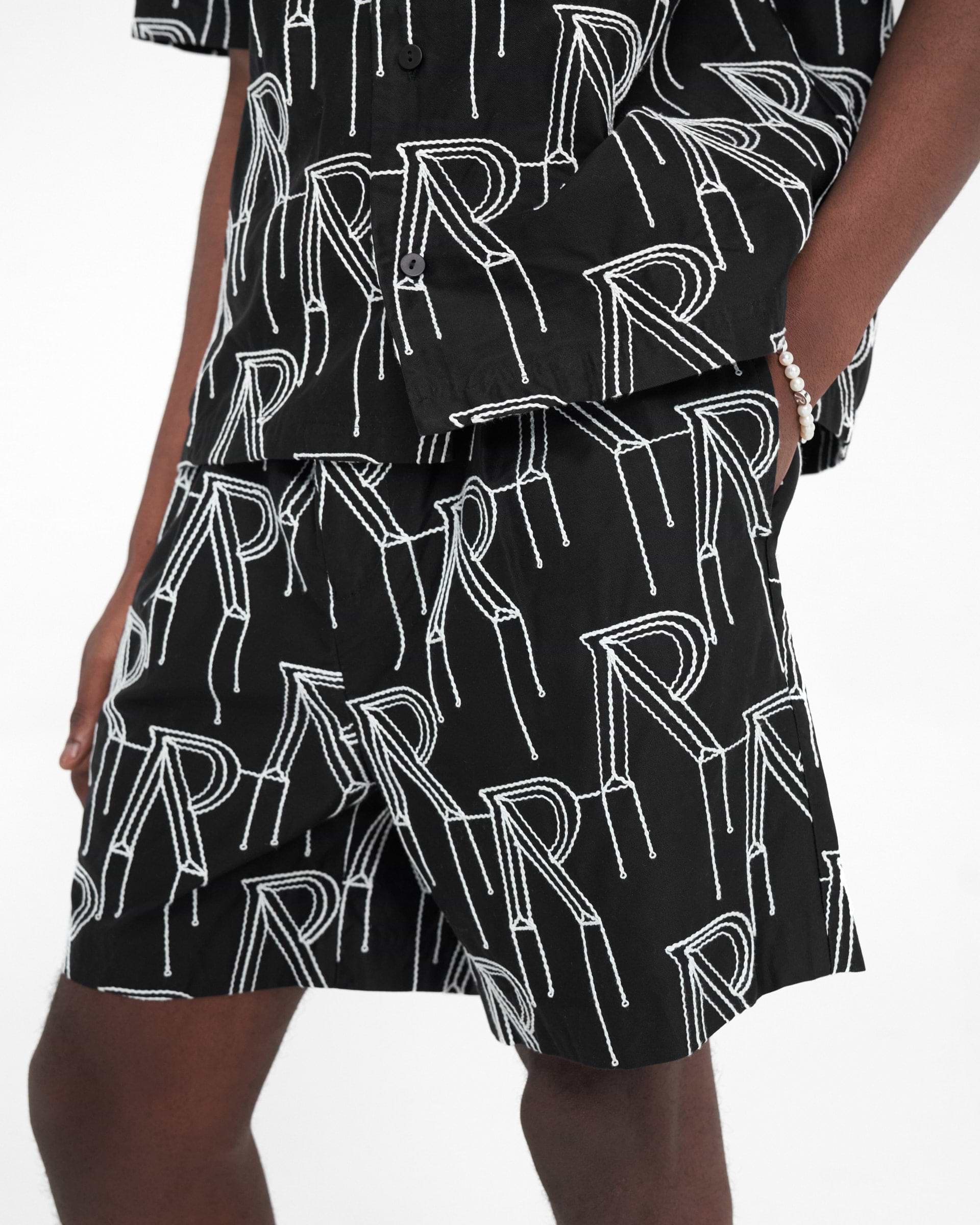 Embroidered Initial Tailored Short - Schwarz