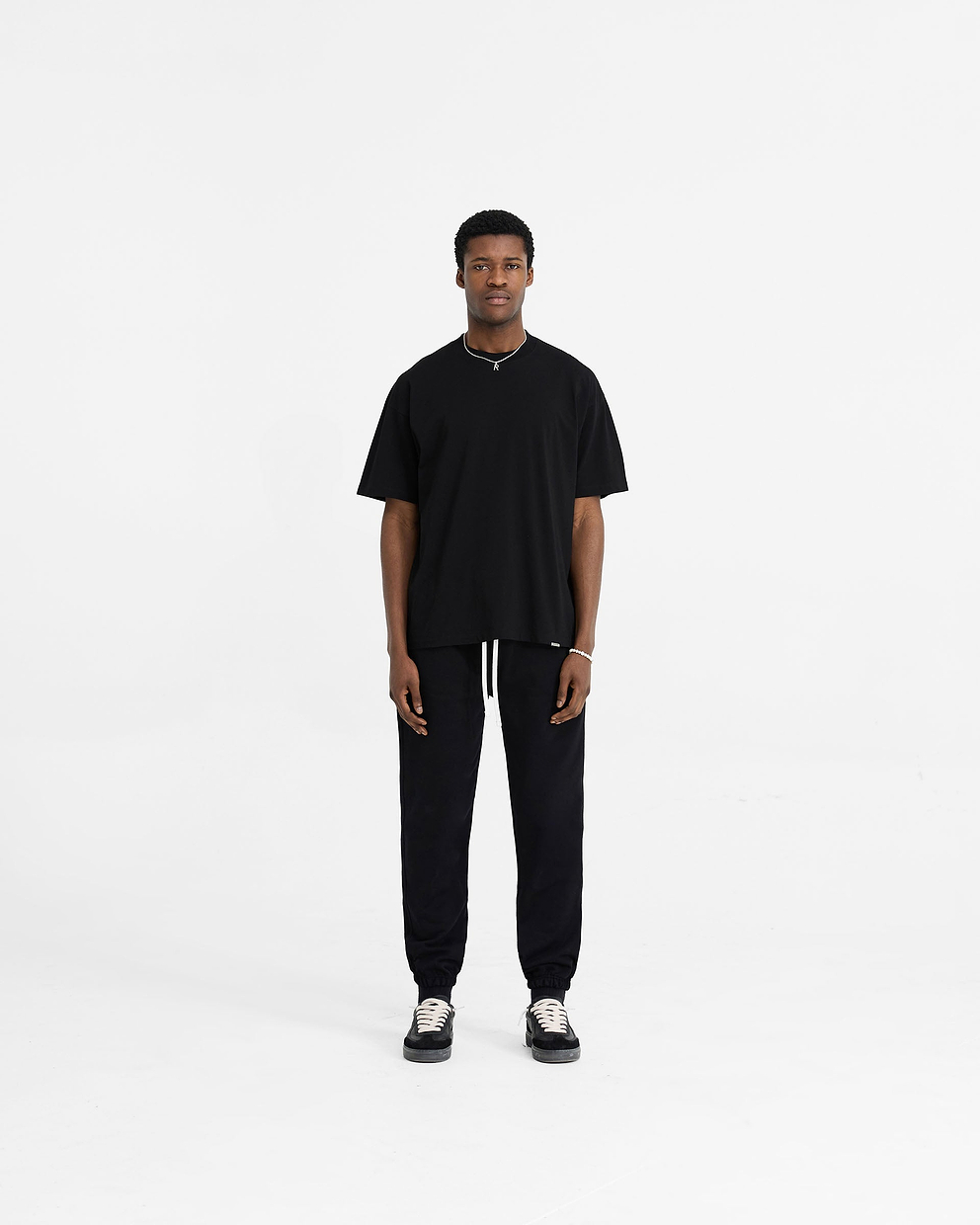 Initial Cuffed Sweatpant - SCHWARZ