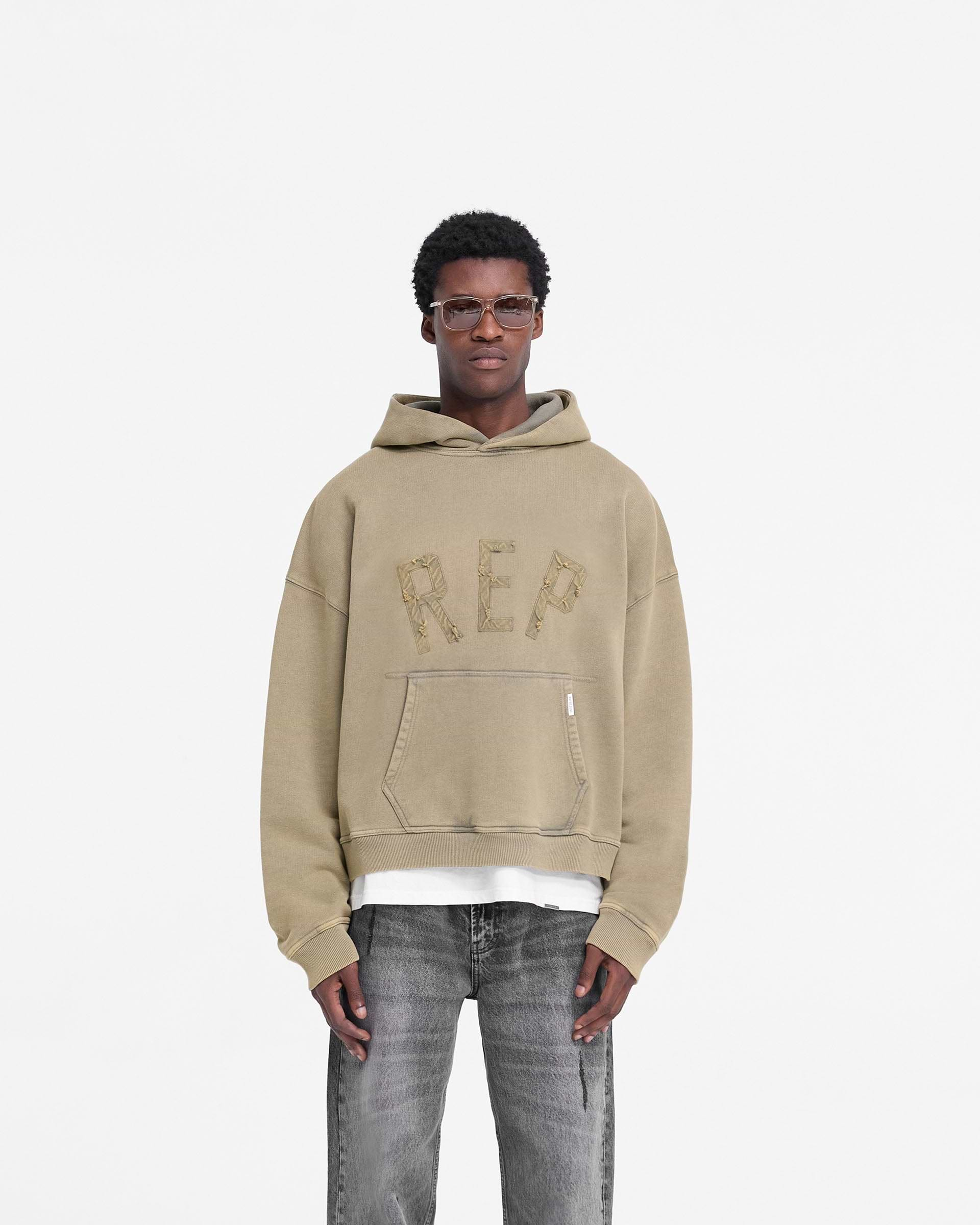 Rep Applique Hoodie - Fauve