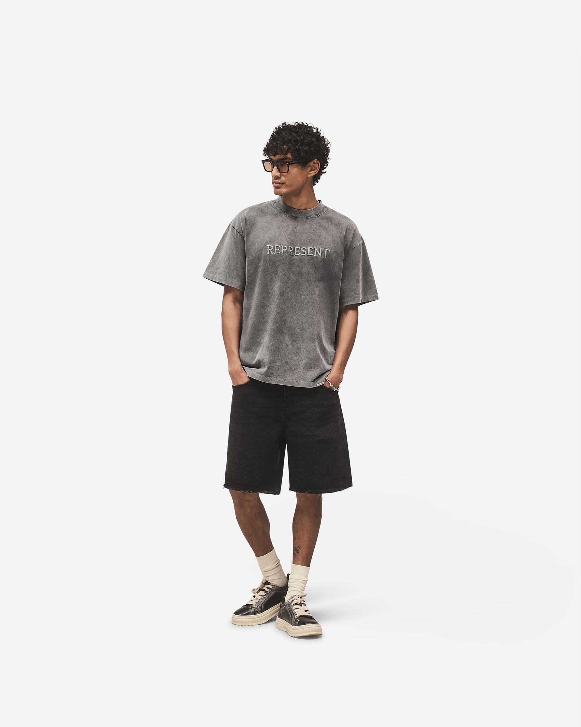 Embroidered Serif Logo T-Shirt - Vintage Grau