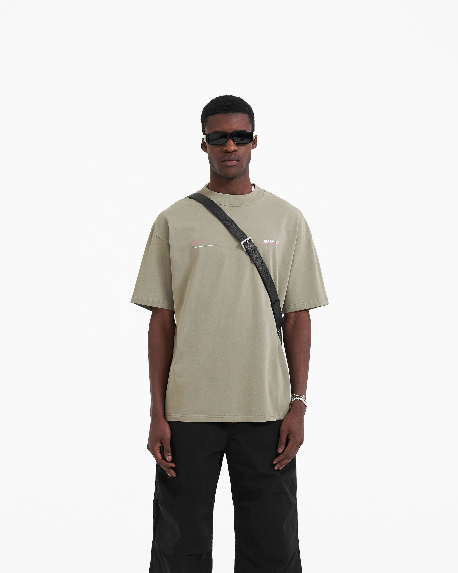 Patron des Clubs T-Shirt - Khaki Pink