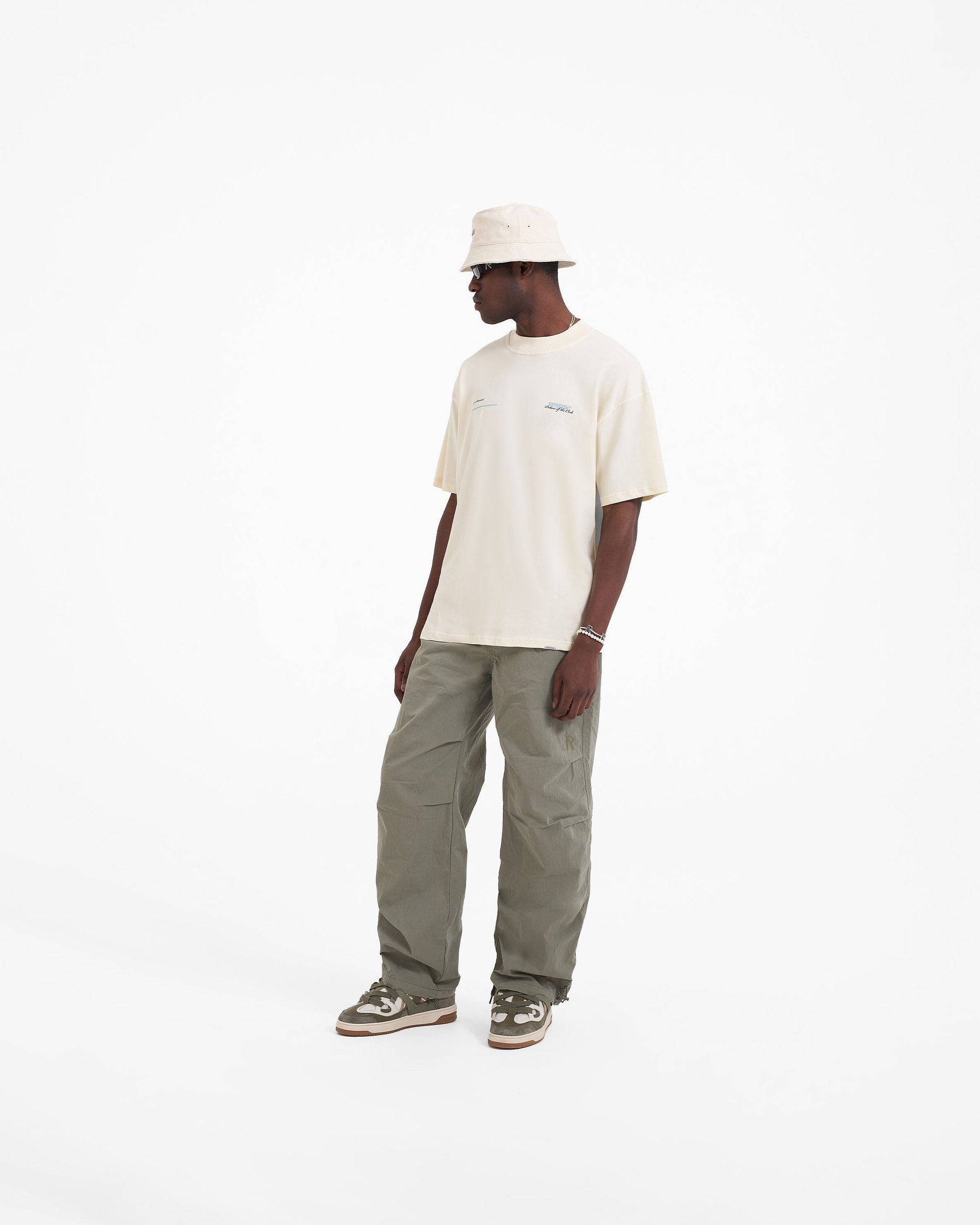 Patron Of The Club T-Shirt - Buttercreme Puderblau