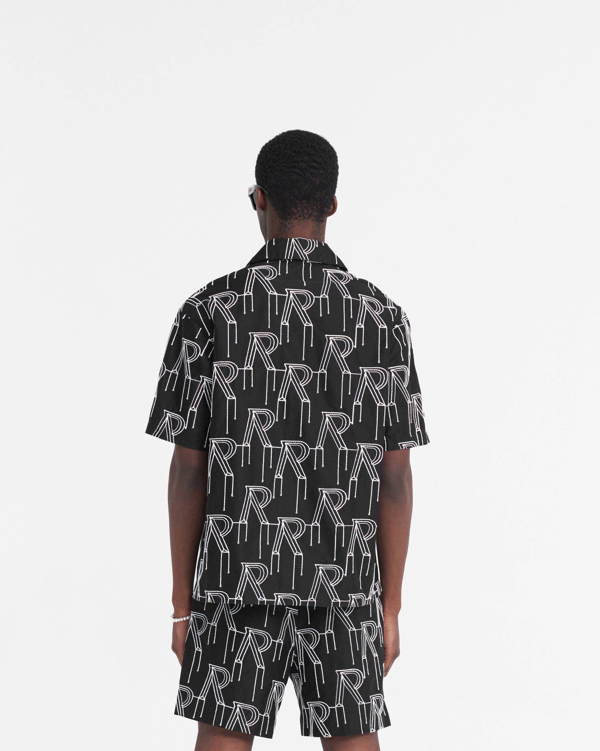 Overshirt mit aufgesticktem Initial - Schwarz