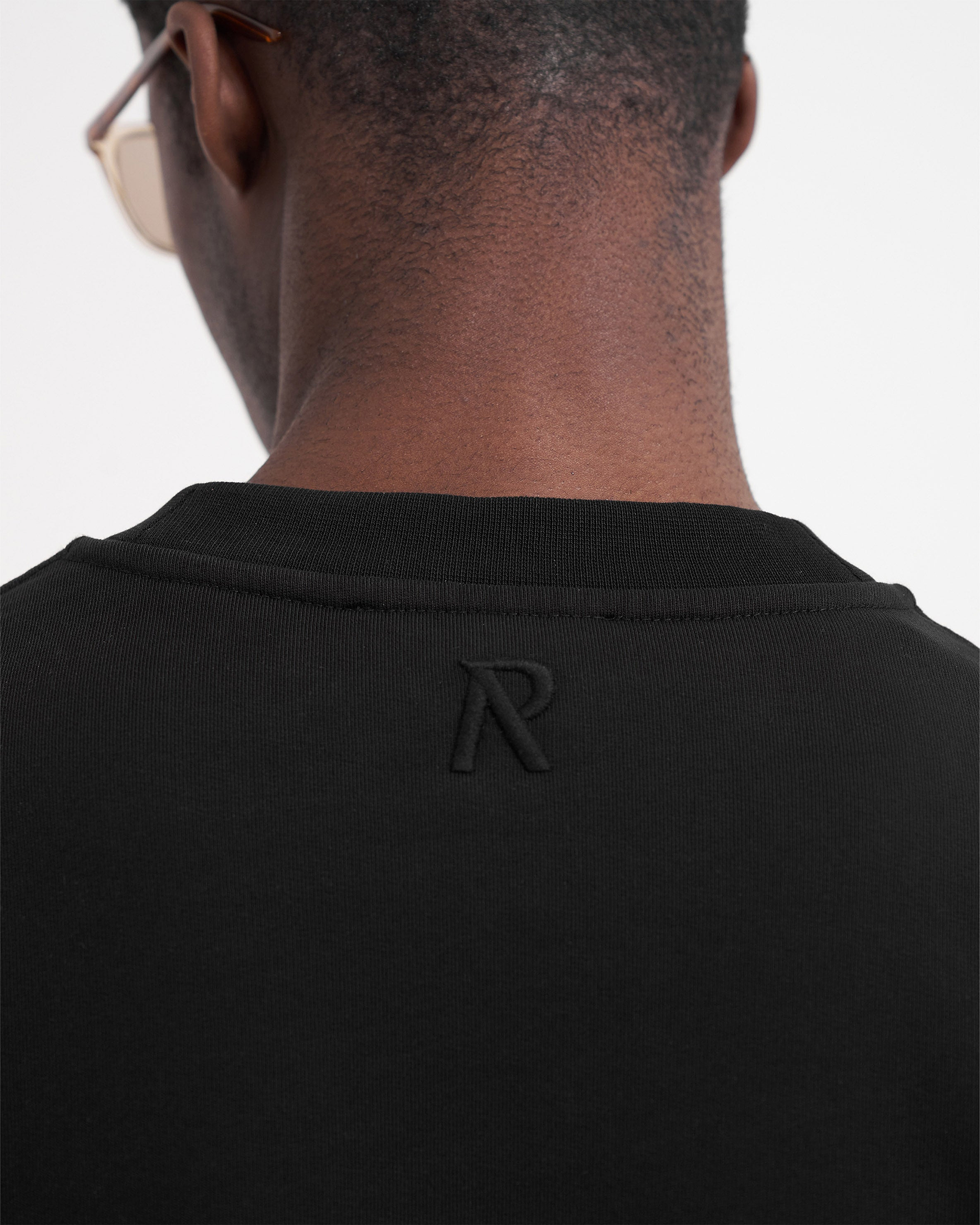 T-Shirt mit Initialen - Tiefschwarz