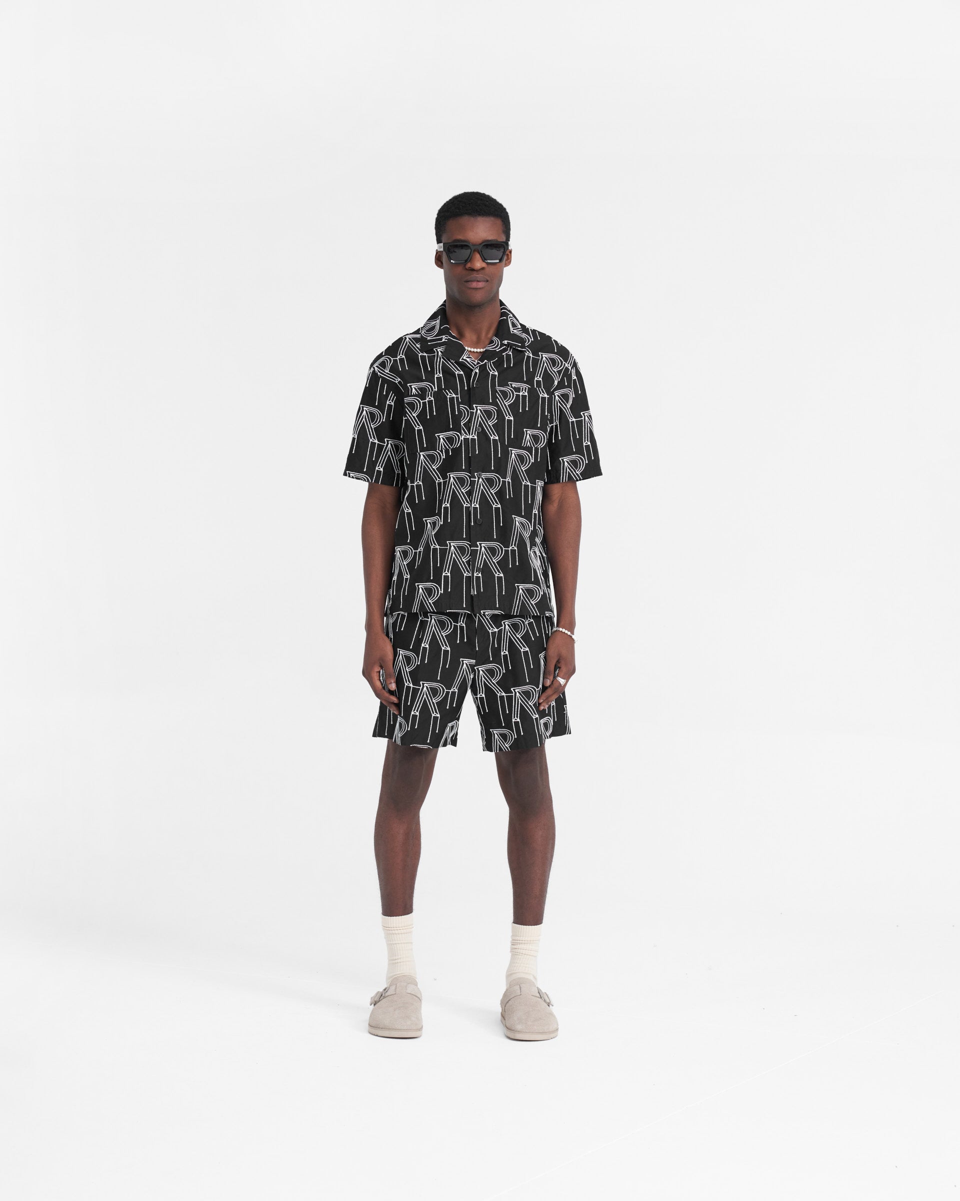 Overshirt mit aufgesticktem Initial - Schwarz