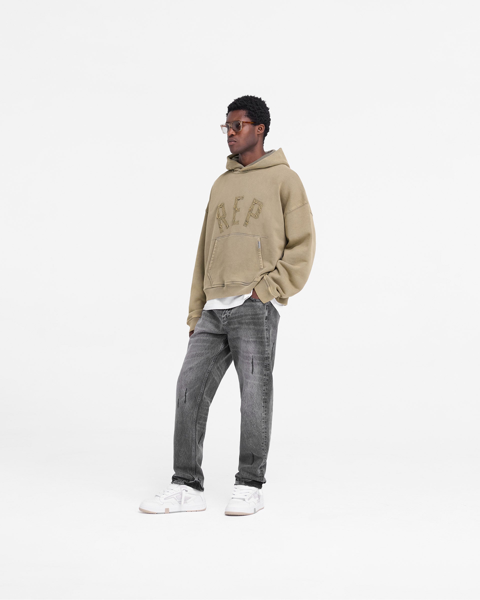 Sweat à capuche avec appliqué Rep - Fauve