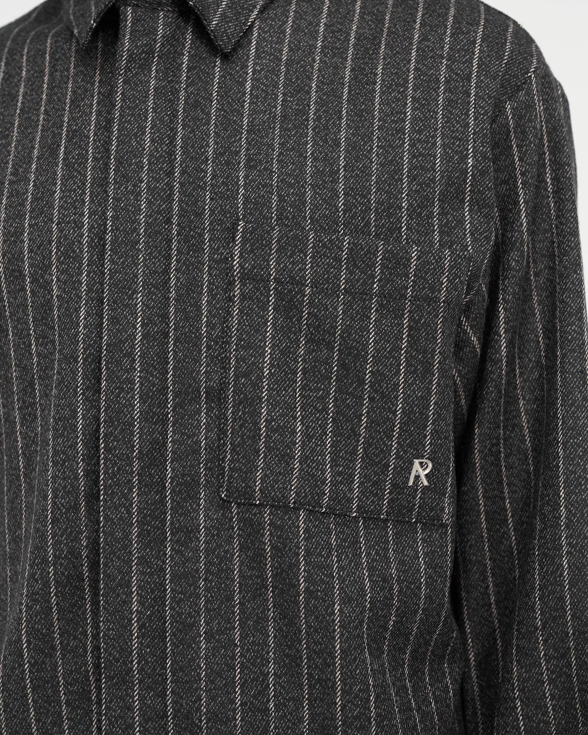 Chemise courte à rayures noires
